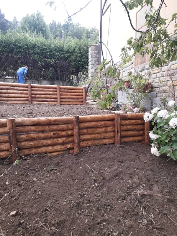 Recinzione legno per giardino in pendenzao