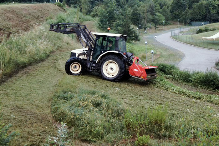 sfalcio terreni in pendenza a Monterenzio